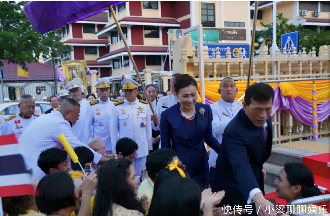  苏提达又穿西服了！绿色套装裙气质出众又端庄，太像霸道女总裁了