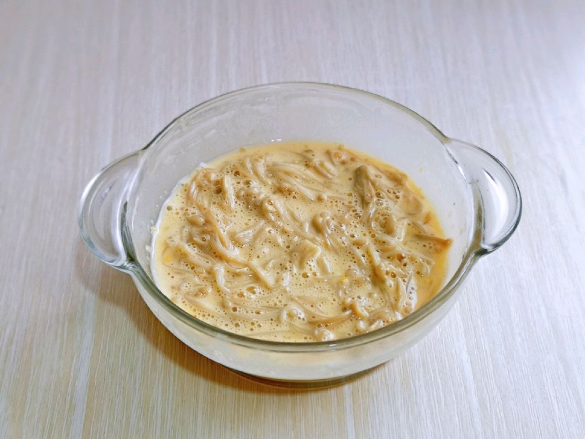 金针菇炸着吃，大人小孩都喜欢，酥脆可口，怎么也吃不够