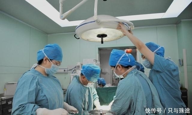 嘴巴|“嘴碎老公”意外走红,陪产双眼紧闭嘴巴还不停,媳妇:求你闭嘴