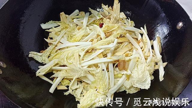 做法|白菜炖干豆腐这样做才好吃,做法简单,经济实惠,好吃又下饭