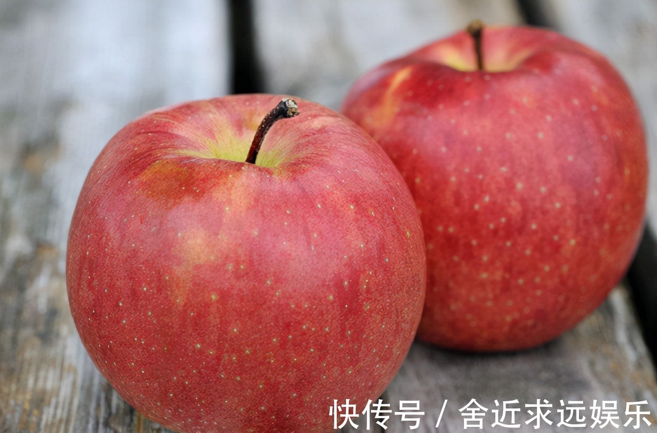 苹果|晚上吃苹果容易伤胃医生建议到了晚上，这4种食物尽量少吃