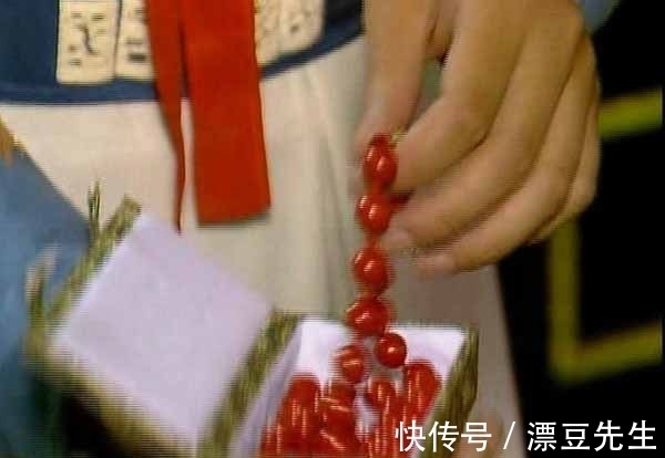麝香$《红楼梦》中，过个端午节，贾府为何需要大量的冰片和麝香？