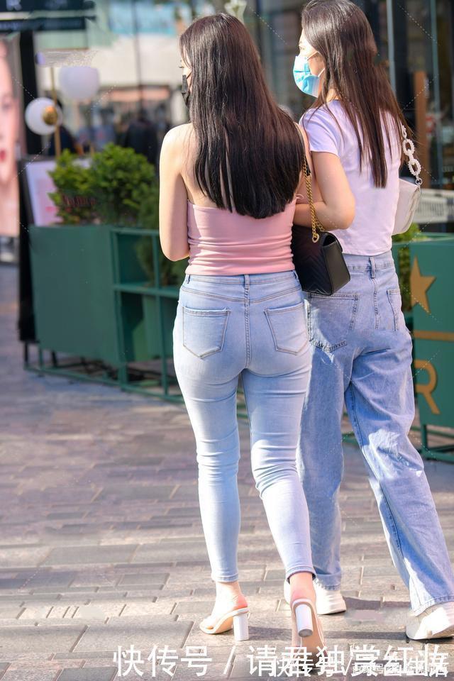 牛仔裤 为了穿搭省心，牛仔裤是个好选择，款式多样又时尚