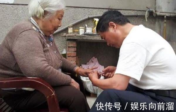 并发症|大娘因糖尿病离世，专家：“2素”尽早停用，比白糖还升血糖