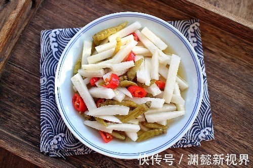 教你白萝卜新吃法，酸辣爽脆，开胃又下饭，放冰箱几个月都不坏