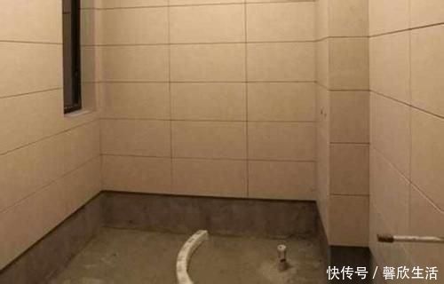 卫生间|头一次见卫生间贴瓷砖留空一排,真是太聪明了,后悔我家装早了