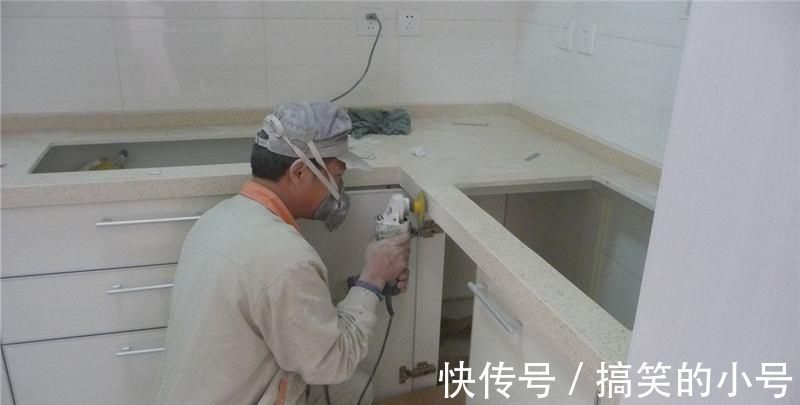 装修|厨房装修不要再买橱柜了，回家立马让工人这样设计，省钱还好用