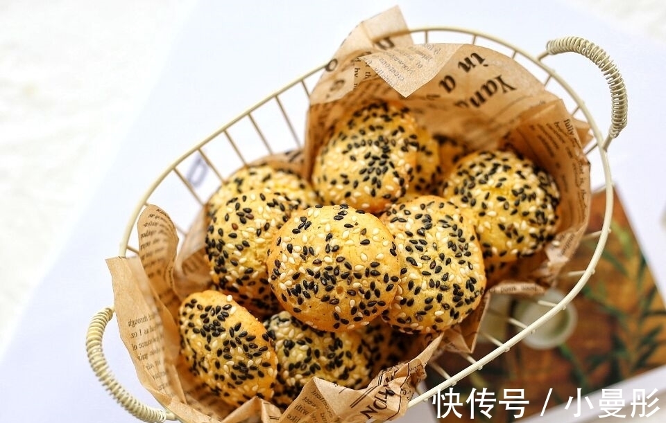 孩子|鸡蛋别再炒着吃了，做成小零食，酥香可口，孩子一口气能吃10个