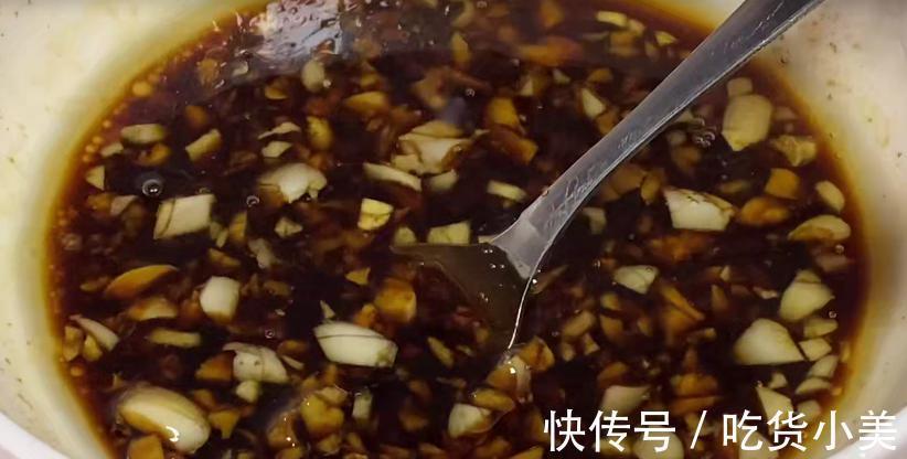搅拌均匀|荷包蛋这样做太牛了,大厨教你新做法,一锅做6个,一个都不散