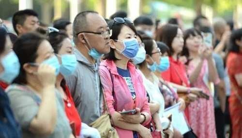 盐水|地板刚拖完又变脏？保洁阿姨都用这种方法拖地，干净又省力