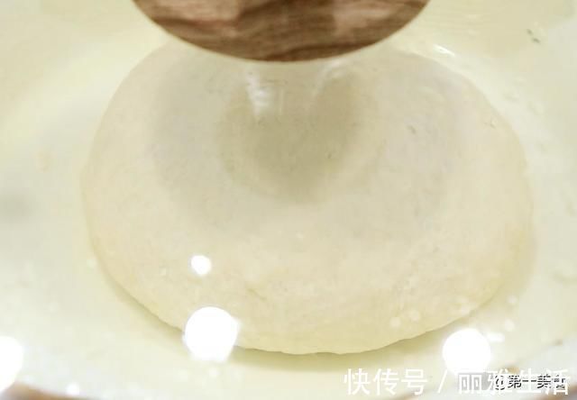 电饼铛|家常水煎包，学会和面、煎制的技巧，自己在家也能做，想失败都难