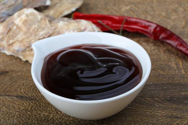 蚝油能代替酱油吗？看看酱油和蚝油的区别，不要再乱用了