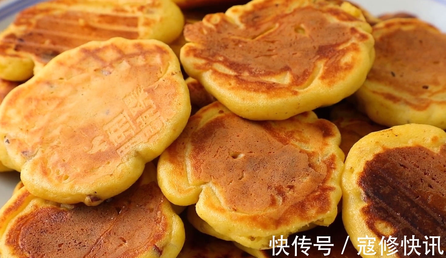 玉米面|玉米面最好吃的做法，全程手不沾面，筷子一搅就搞定，又香又软