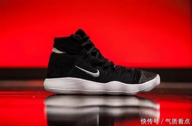 篮球鞋 库里8与跑鞋共底的设计,究竟是创新还是失误?