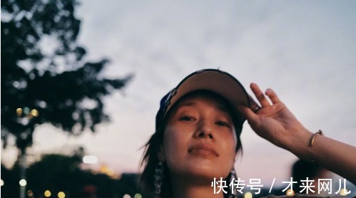 穿搭 马伊琍不再留“寸头”,渔夫帽配齐耳短发还染色,比年轻人懂发型!