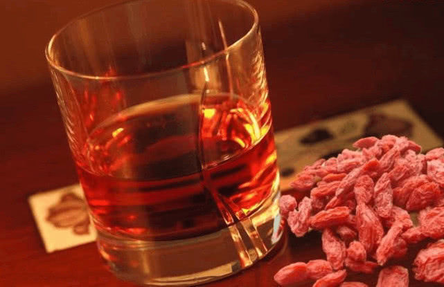 泡酒|还在用枸杞泡水喝?枸杞的这几种吃法,效果可能会翻倍