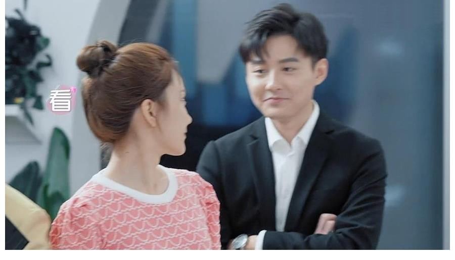 心動的信號|心動的信號4：女2喂男1吃東西，女4也很主動，送男1專屬禮物