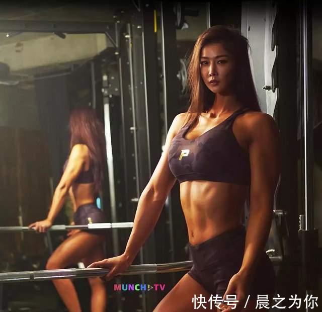 健美小姐|韩国健美小姐j.suran，肌肉紧实凹凸有致，靠健身隐藏年龄