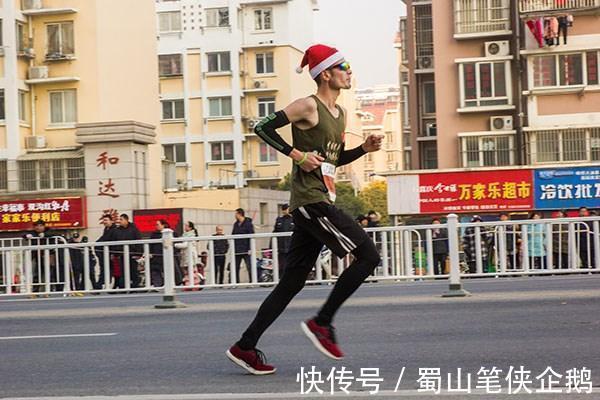 膝盖|膝关节为什么会疼痛?骨科医生给出了5点因素,对照看一下