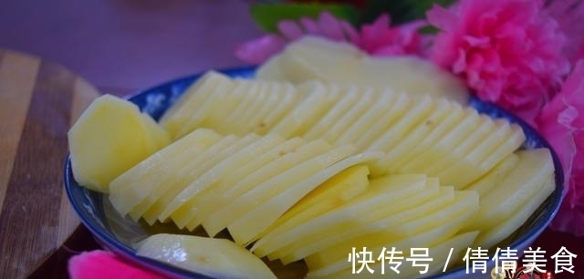 土豆洋葱早餐饼最好吃的做法,简单美味又馋人,看看你喜欢吃不?