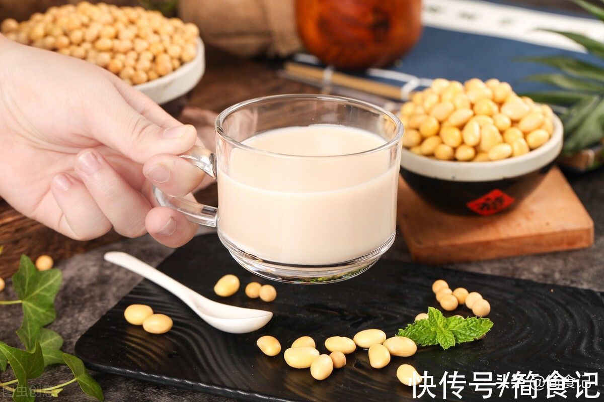 早餐,到底是喝牛奶还是喝豆浆?营养师:差别很大,别再选错了