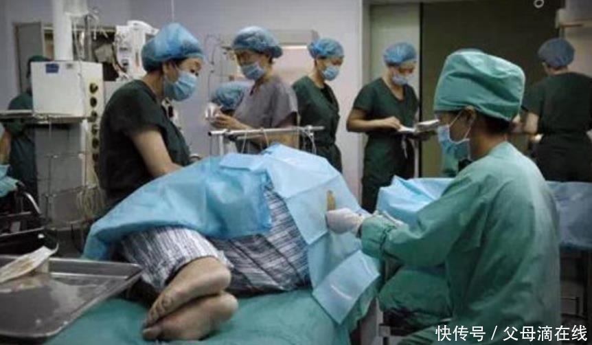 医生|50岁孕妈怀了三胞胎,孩子出生懵了之后就痛哭,让医生也尴尬不已