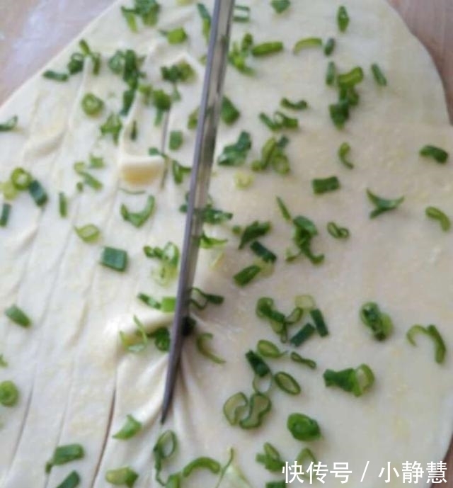 吃法|乡下婆婆告诉你一个盐葱饼的新吃法，外酥里嫩，把我都给吃撑了