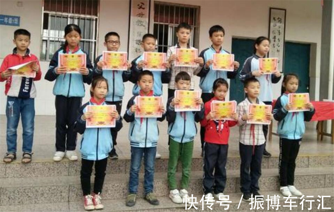 奖状|孩子“奖状”贴满房间,妈妈却越来越发愁,爸爸:还不如不要