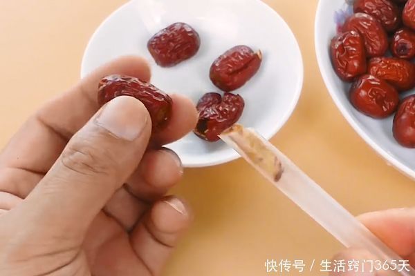 女人|吸管用完别扔,在卫生间里放几根,解决了很多男人女人的烦恼