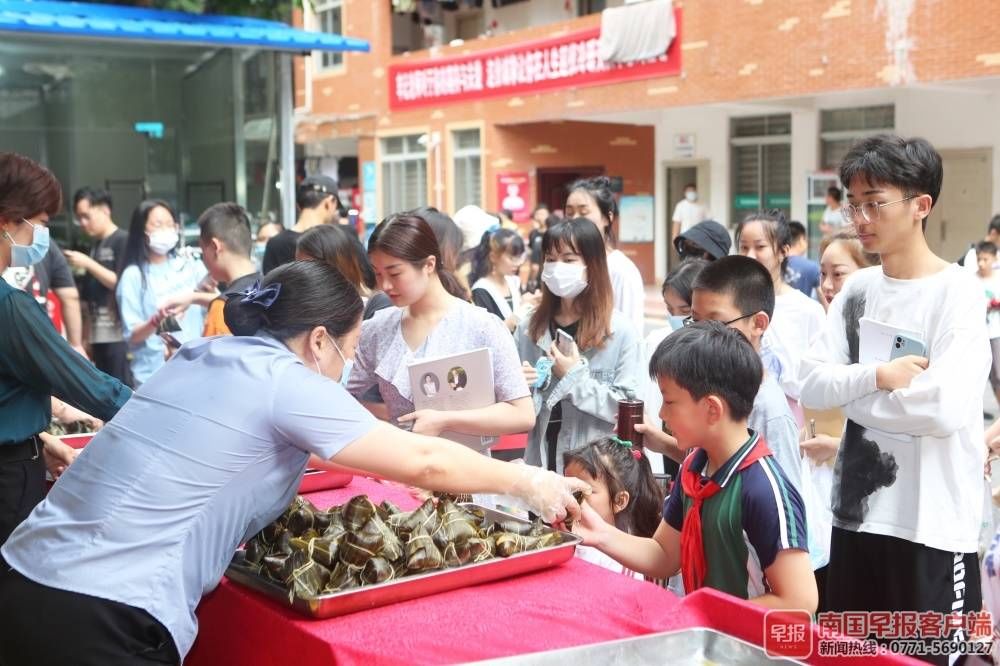 广西|发粽子、摘水果、做香囊 广西多所高校花式过端午