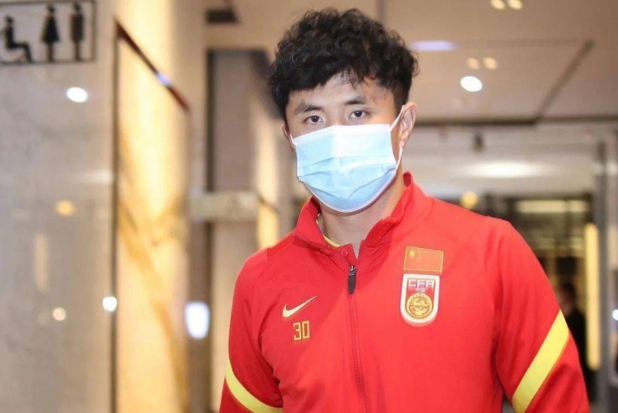蒿俊闵|两连败后,国足阿联酋备战12强赛,蒿俊闵上网课忘关摄像头被发现