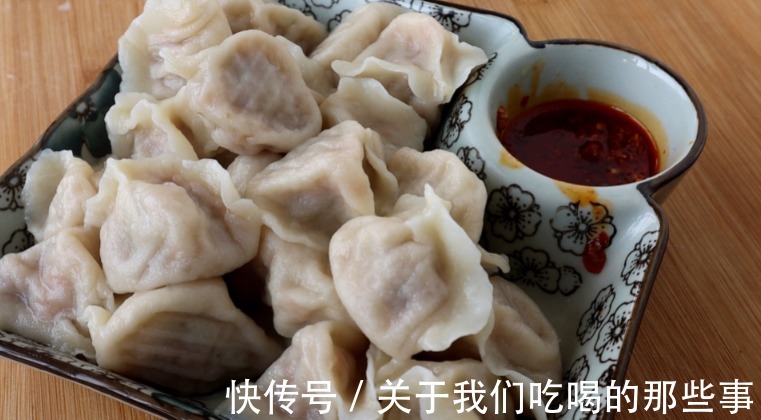 用羊肉包饺子，牢记“4加2不加”，鲜嫩多汁还不膻，咬一口满嘴香