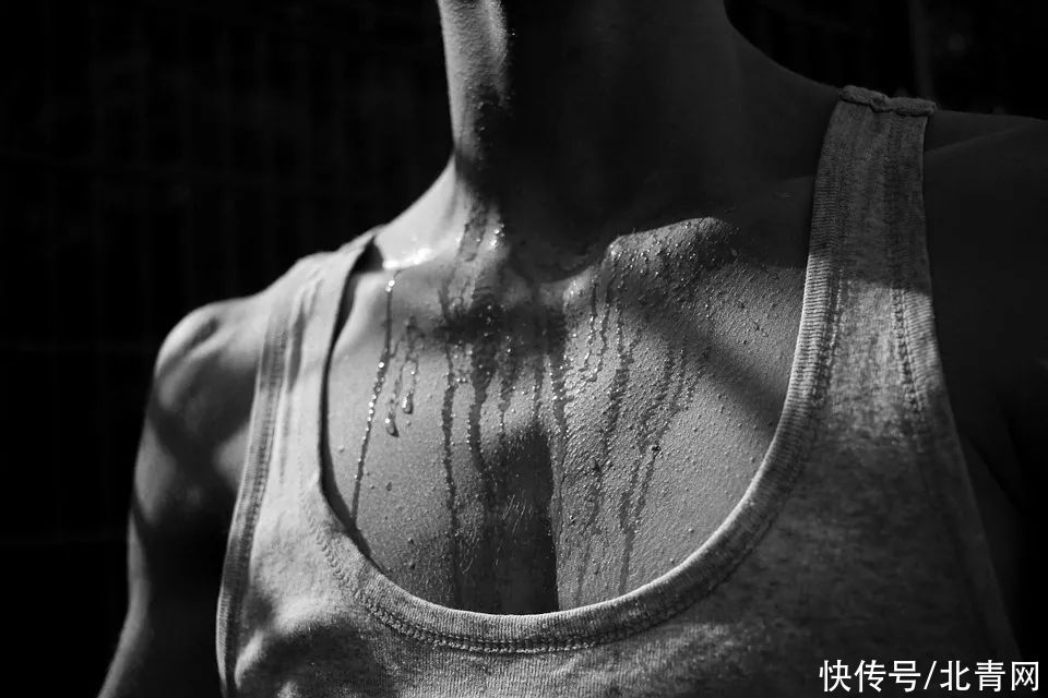 大意|身体异常出汗大意不得 这几种情况或是疾病征兆