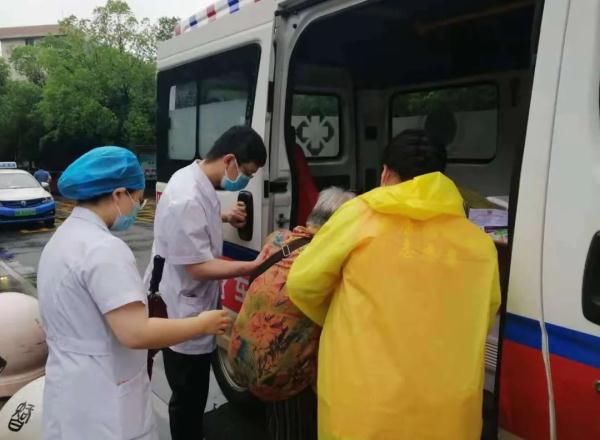 社区|小病在家就能治，封闭管理小区有了巡回医疗队