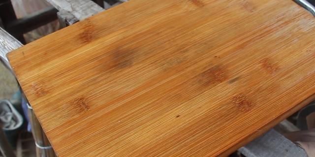 菜板发霉洗不干净？做到几个清洗步骤，菜板多用10年不发霉不开裂