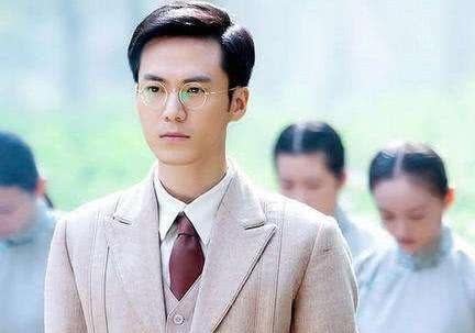 世界闻名|妻子体弱多病,朋友劝他纳妾,他坚持一夫一妻,后生一子世界闻名