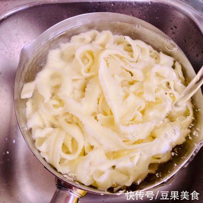 简单易学家常油泼面