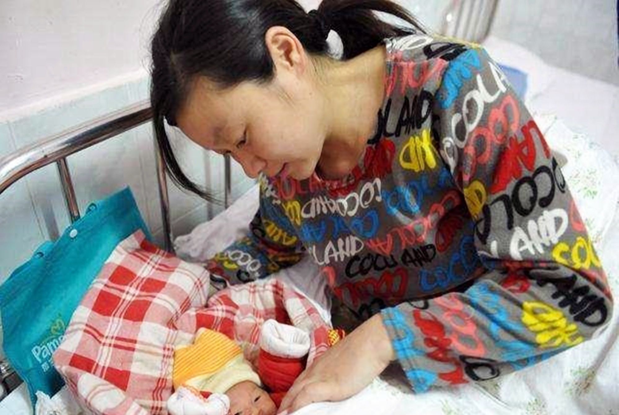 宝妈|12岁男孩一天3次母乳,舍不得退出孩子生活的父母,对孩子是伤害