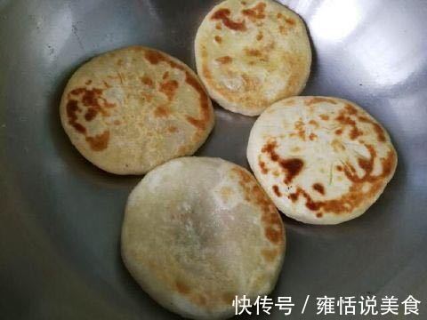 早餐煎饼该这样吃,1碗面粉2个鸡蛋,酥脆鲜香,超级好吃