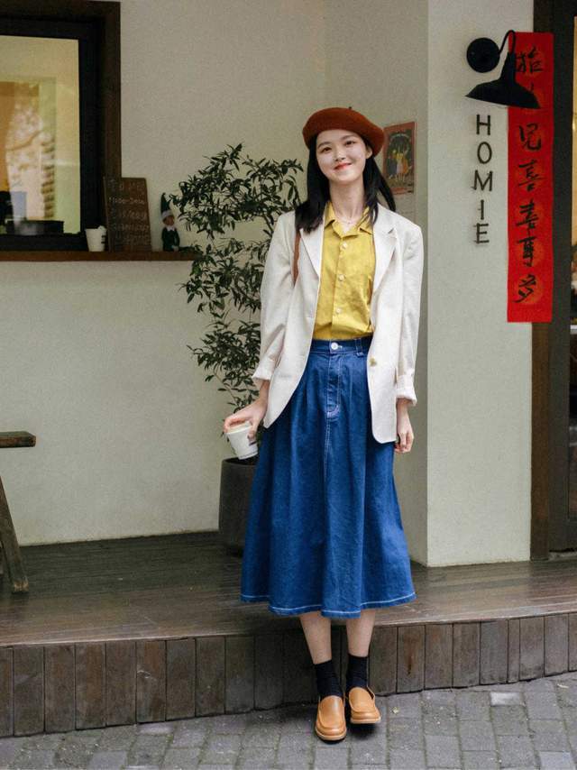 衬衫搭配|秋天的衬衫先别藏起来,搭配上牛仔裤可美了,比你想象中要好看