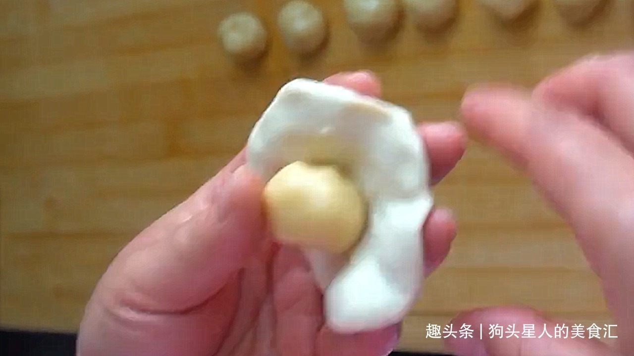红薯没见过的做法,第一次知道这种,外酥里糯,咬一口酥掉渣