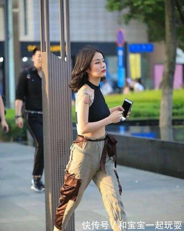 性感 凹凸紧致的牛仔裤美女,简约中透着个性感,精致典雅!