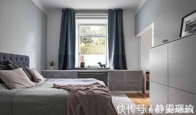 客厅|她坚持不买沙发沿墙打书柜桌，比飘窗都实用！55㎡小户型太值了！