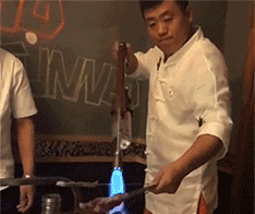 |搞笑GIF:这就是海鲜馄饨呀,就这么一个小虾米呀