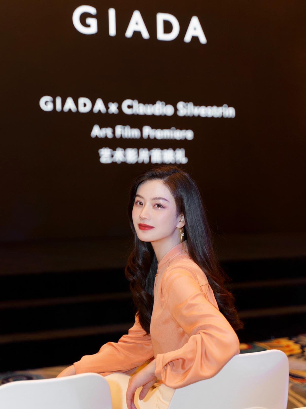 搭配|夏季,女神博主这样穿很高级,衬衫搭配半身裙简约利落,清爽减龄