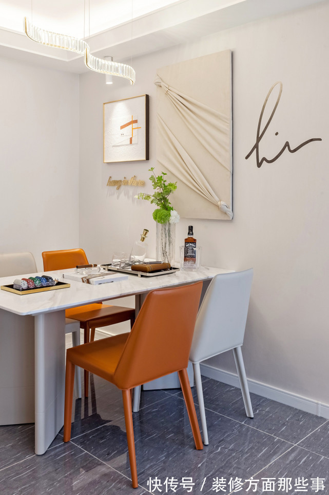 三居室|133平轻奢风三居室,橘色的趣味让原本精致的空间更添艺术气息