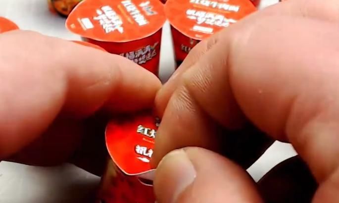 筷子|世界最小的方便面,用针当筷子都嫌大,网友这得吃多少啊