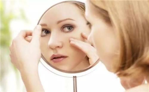 发黄|脸上有4个信号，肝脏已经“弱”爆了，小心肝硬化找上门