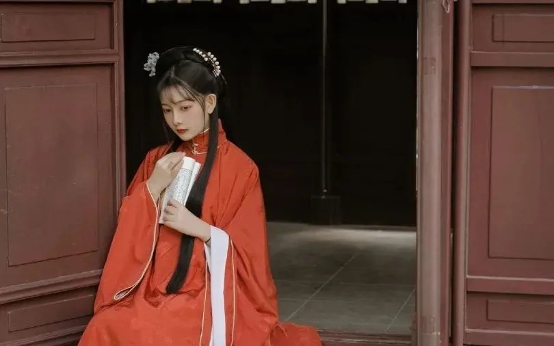 小红!《红楼梦》中出场不多,可是那么多丫鬟,我却记住了她