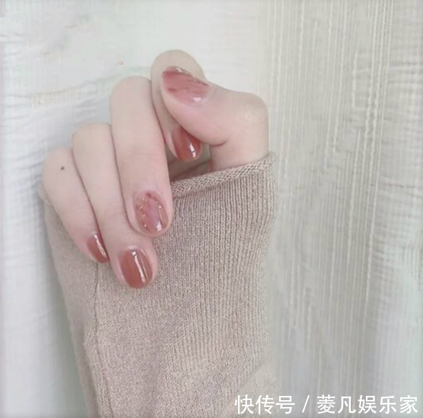 跟风女明星们的美甲风潮,get这4款,你就是秋冬季节最靓的崽